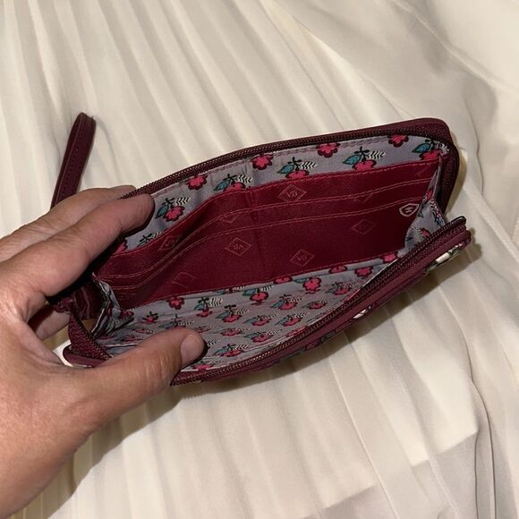Vera Bradley Bordeaux Blooms Burgundy Large Quilted Floral Wristlet RFID Wallet - Picture 9 of 12